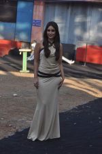 Kareena Kapoor on the sets of Bigg Boss 6 in Lonavla, Mumbai on 30th Nov 2012 (208).JPG